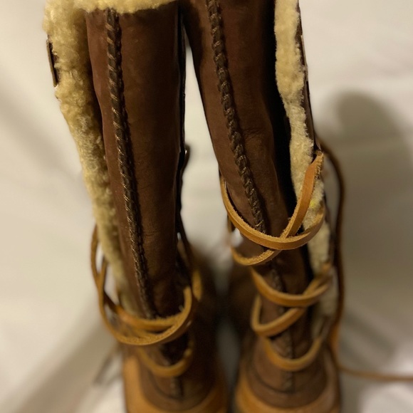 UGG Boots Size 7 - Picture 3 of 6